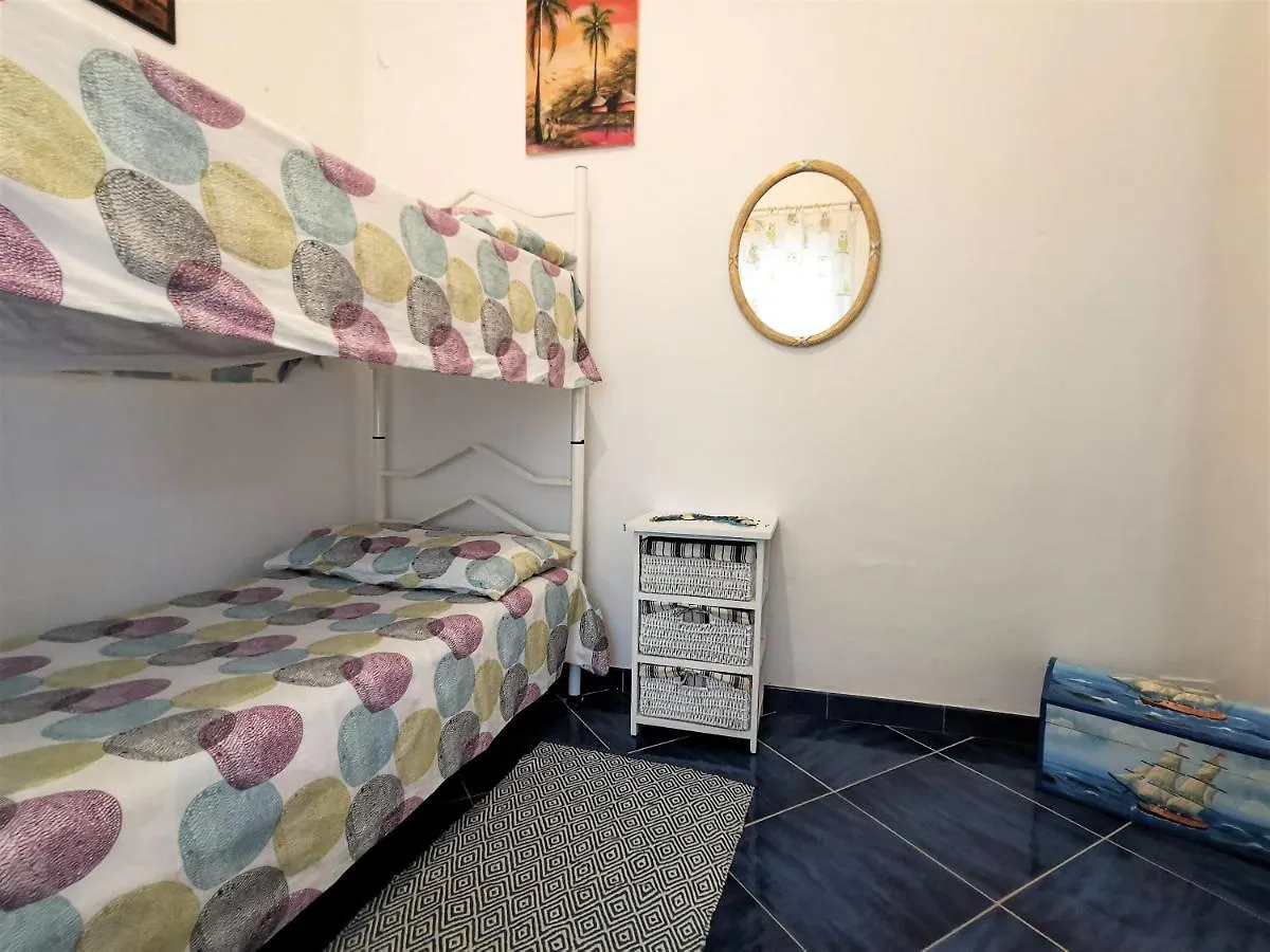 Villa Sandra Carbonia 0*, Porto Pino